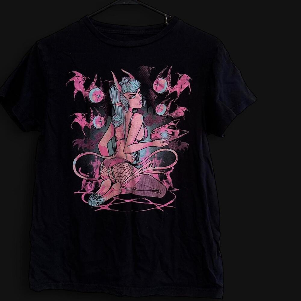 Black graphic tee with pink